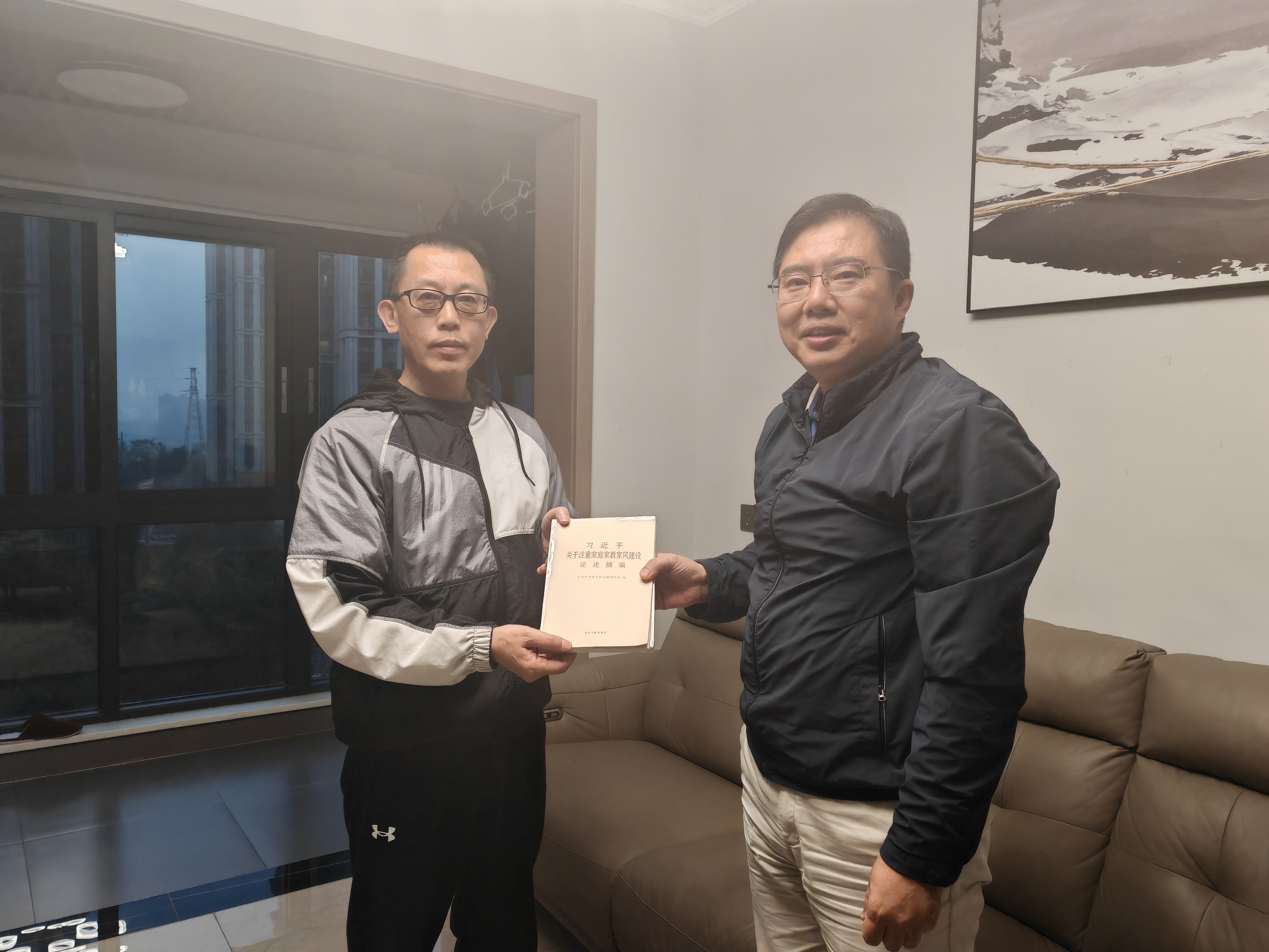 西南醫投集團開展“廉潔家訪送清風”活動