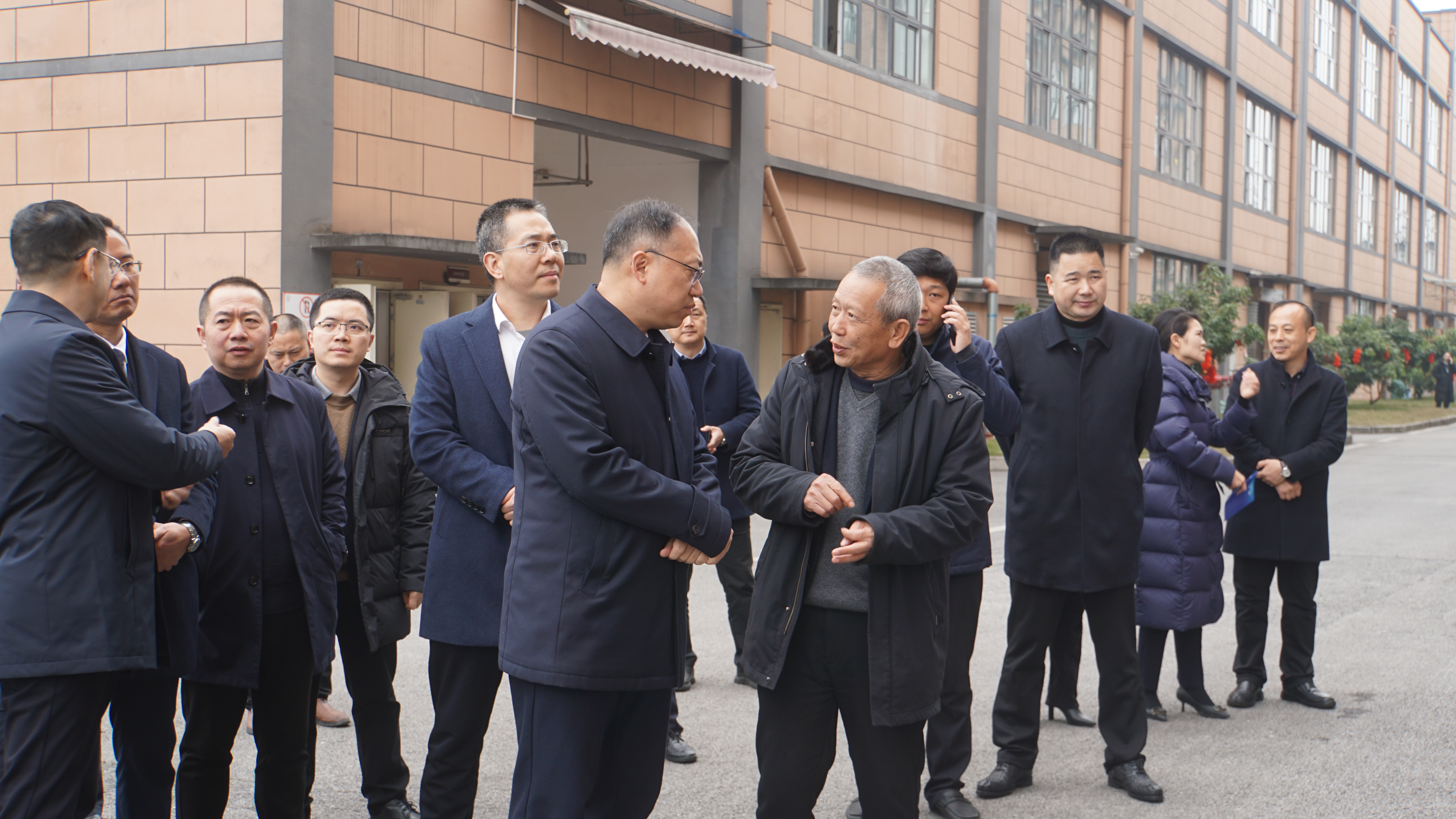 瀘州市市委常委、江陽區委書記郭宏川率30余家企事業單位調研天植中藥公司