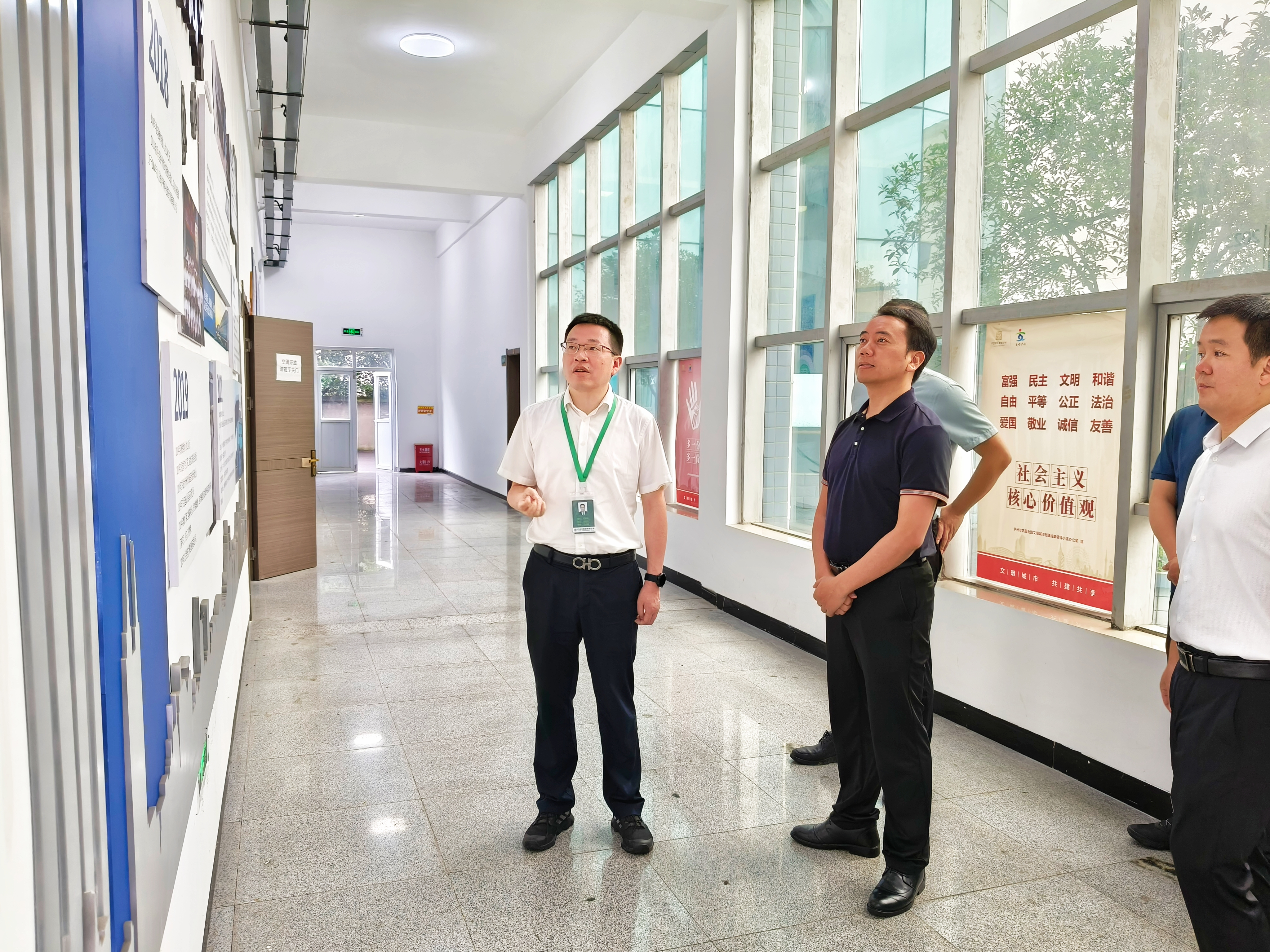 瀘州市醫(yī)藥健康產(chǎn)業(yè)發(fā)展局率隊檢查指導醫(yī)藥公司安全環(huán)保工作